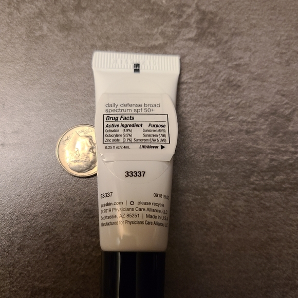 PCA Skin Daily Defense Broad Spectrum SPF 50+ AntiAging Sunscreen Cream - Picture 3 of 4